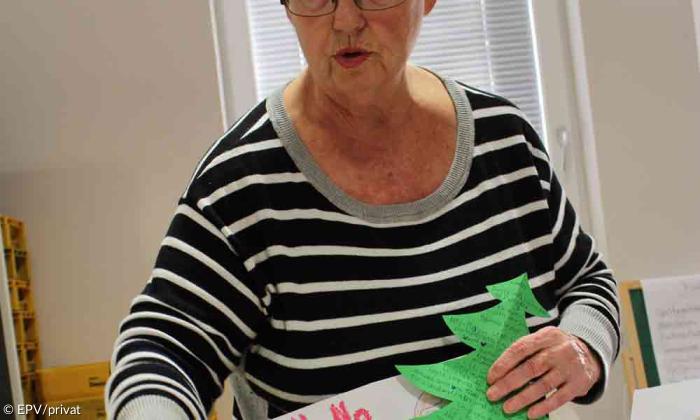 Rosemarie Schotte mit Post