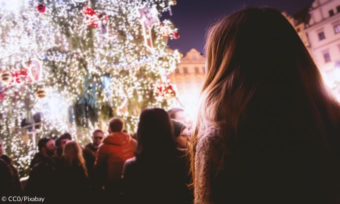 Weihnachtsmarkt Christkind Mädchen Advent Winter