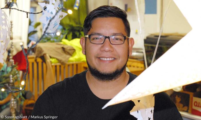Der Salvadorianer Fernando Rodríguez im Kinderhaus St. Markus / Kreuzkirche in München-Schwabing.