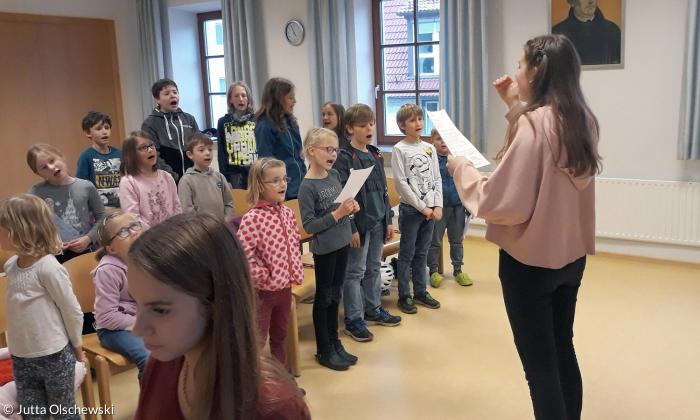 Der Kinderchor Oberferrieden bei der Probe.