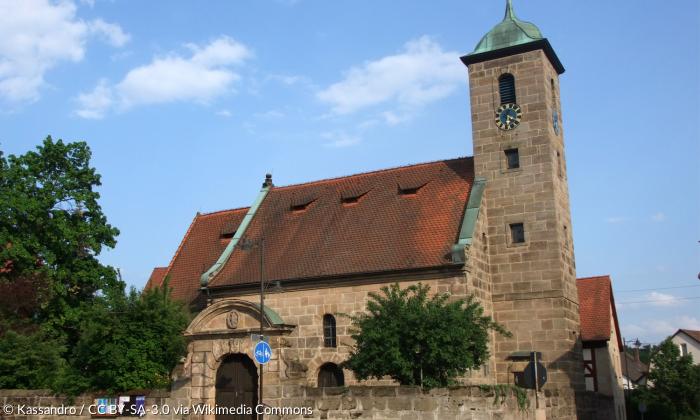 Die Pfarrkirche St. Georg in Rückersdorf bei Nürnberg.