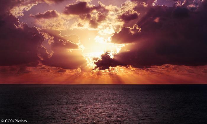 Sonnenuntergang über das Meer 