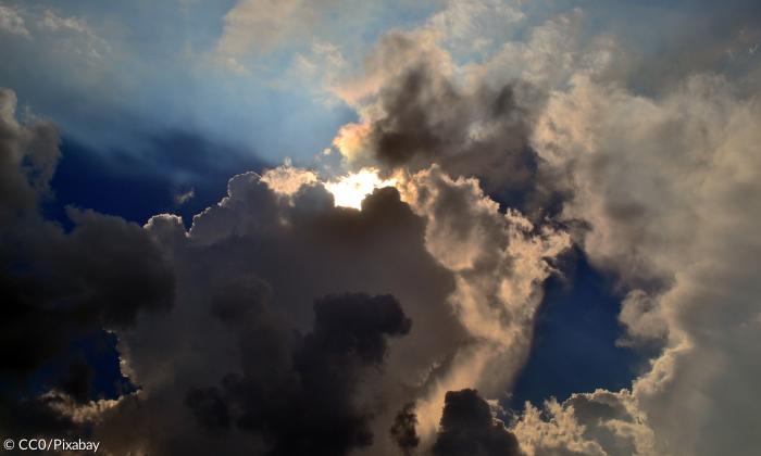 Von Wolken bedeckte Sonne 