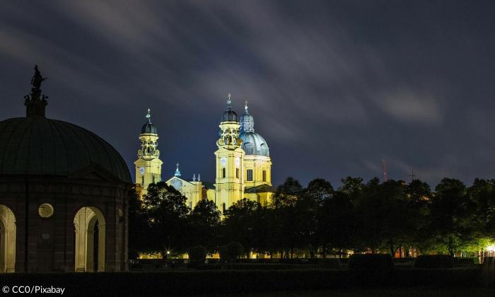 Theatinerkirche München bei Nacht