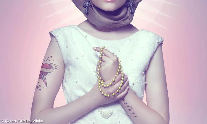 »Mutter Gottes, was für ein Kleid!« - Werbeplakat der litauischen Modefirma Robert Kalinkin.