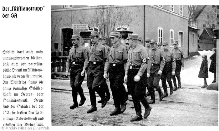 Abmarsch aus der Missionsanstalt: Schüler des Neuendettelsauer Missionsseminars bildeten einen eigenen SA-Trupp. Das Foto entstand 1935.