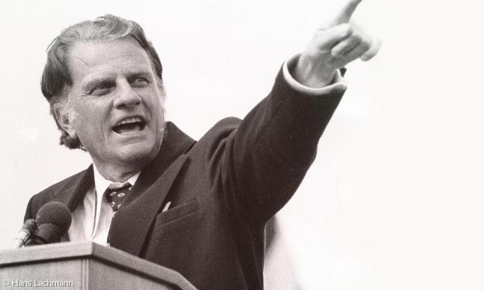 Billy Graham bei einer Evangelisationsveranstaltung in den 70er-Jahren in Deutschland.
