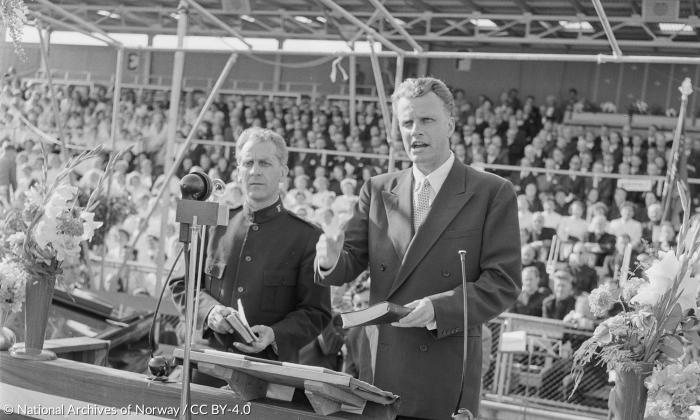 Billy Graham (rechts) bei einer Predigt in Oslo 1954.