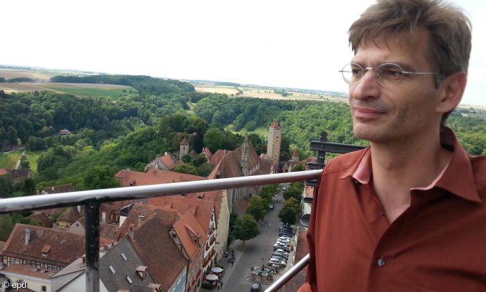 Georg Seiderer, Professor für Neuere Bayerische und Fränkische Landesgeschichte an der Uni Erlangen-Nürnberg, auf dem Rathausturm in Rothenburg.