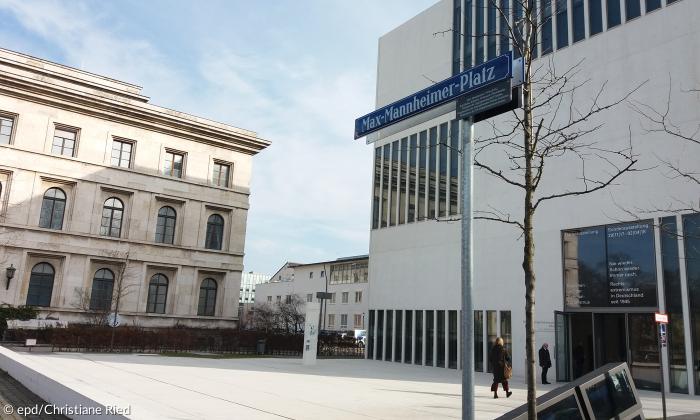 Max-Mannheimer-Platz