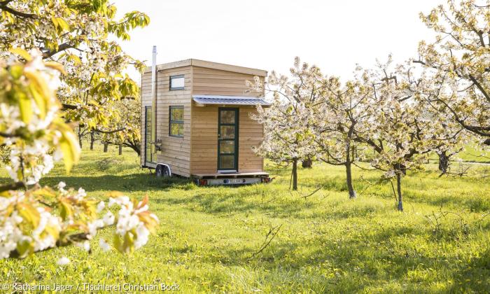 Weil das Tiny House auf Rädern steht, kann es überall hin bewegt werden. 