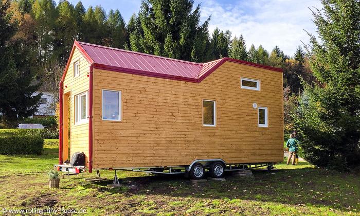 Peter Pedersen setzt mit seinen Tiny Houses eher auf Serienproduktion als auf handgefertigte Individualität. Dafür kosten die Häuschen dann inklusive Möbeln etwa 45.000 Euro.