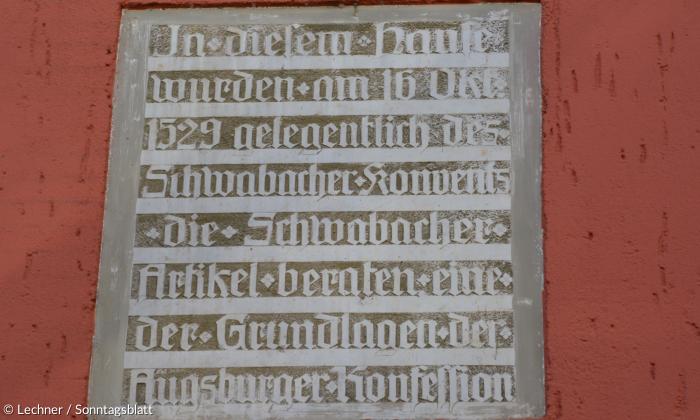 Gedenktafel zu den »Schwabacher Artikeln« am Gasthaus »Goldener Stern« in Schwabach.