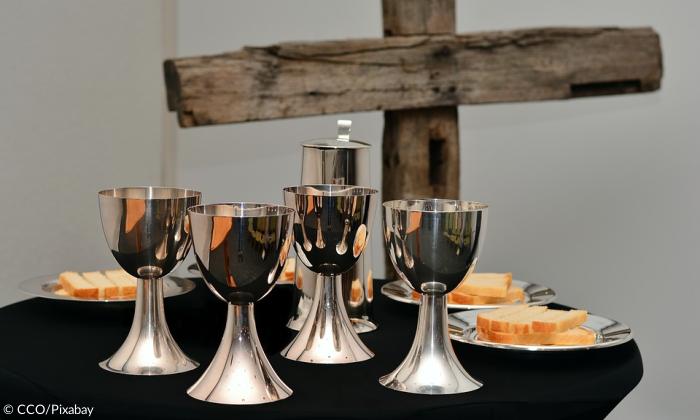 Brot und Wein als Gabe zum Abendmahl