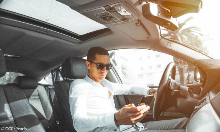 Auto Verkehr Handy Fahren 