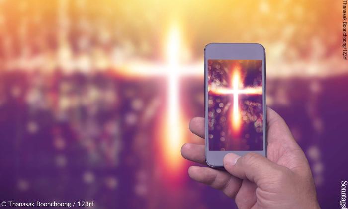 Kreuz - Licht - Reflektion - Smartphone