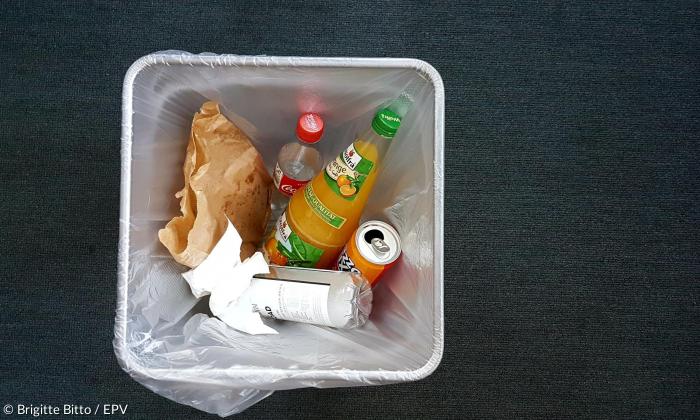 Alles in einen Korb werfen? Nicht mit der richtigen Mülltrennung.