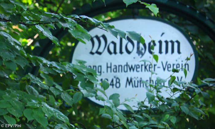 Das Waldheim bietet Schutz vor Regen.