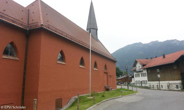 Blick zur Dorfmitte von der Kirche aus.