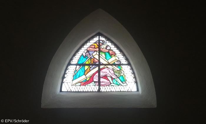 Buntglasfenster der Kreuzkirche.