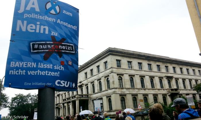 CSU-Plakat gegen die Demo #ausgehetzt.