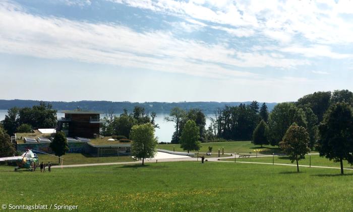 Blick auf das »Museum der Phantasie« von Lothar Günther Buchheim und auf den Starnberger See.