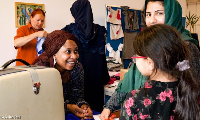 Nähkreis in der Flüchtlingsunterkunft Obersendling
