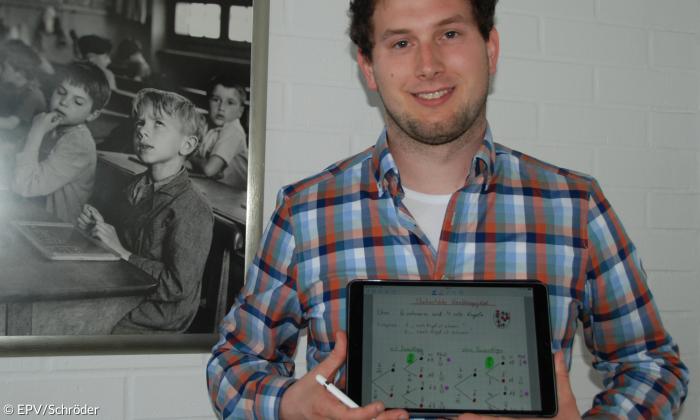 Mathelehrer André Schnell leitet das iPad-Projekt
