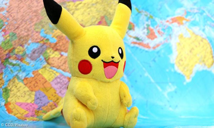 Pokemon vor Weltkarte