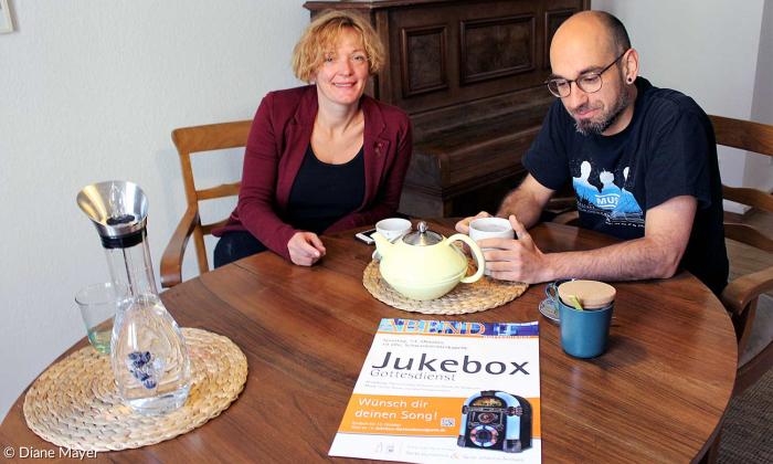 Pfarrerin Heike Stillerich und Sänger Jörg Schwartzmanns.