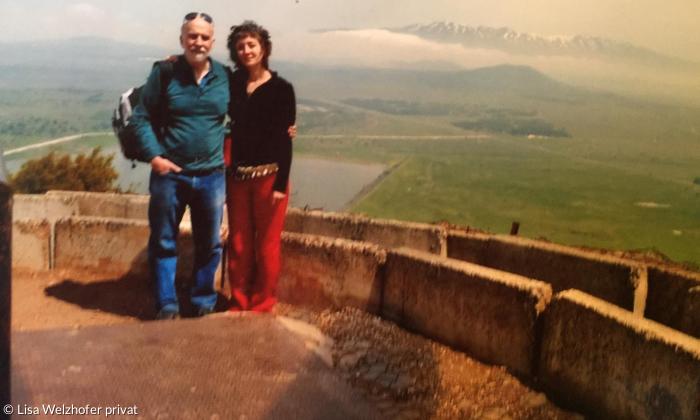 Lisa und Hagai vor dem Berg Hermon