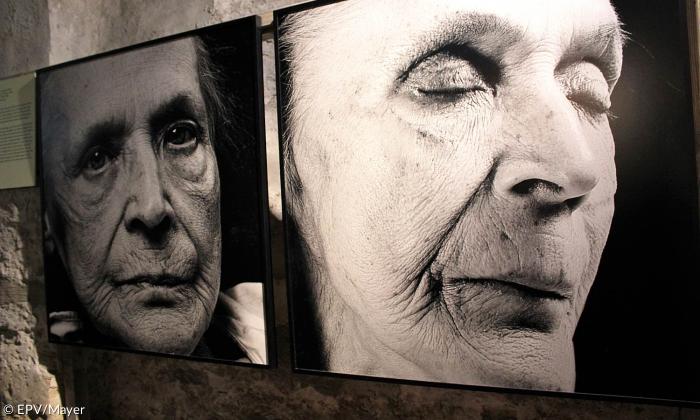 Ausstellung in Ansbach über die Kunst zu leben und zu sterben