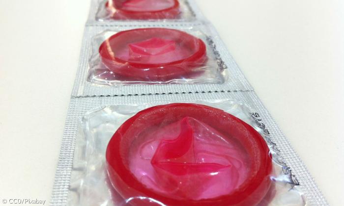 Kondome helfen gegen sexuell übertragbare Krankheiten.