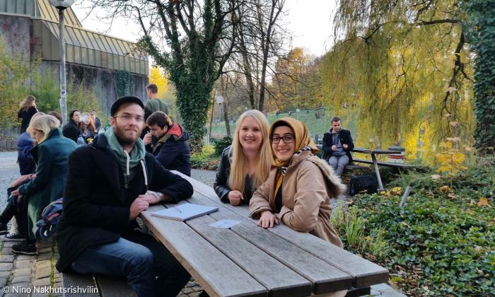 Jens Beiner, Ann Christin Wienands und Emine Cakil (v. li.) absolvieren eine interreligiöse Zusatzausbildung.