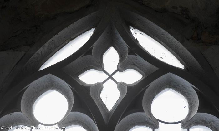 Kloster Heidenheim - gotisches Maßwerk eines Fensters.