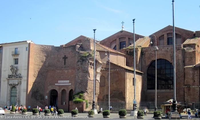 Außenansicht der Basilica di Santa Maria degli Angeli e dei martiri in Rom.