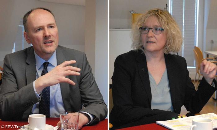 Oberkirchenrat Stefan Reimers, Personalchef der ELKB, und Pfarrerin Corinna Hektor, Vorsitzende des Pfarrer- und Pfarrerinnenvereins