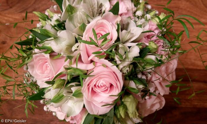 Brautstrauß Blumen Rosen weiß rosa