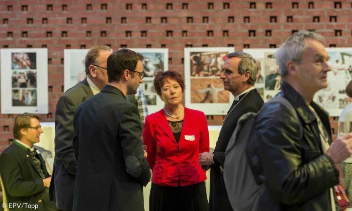 Stadtdekanin Barbara Kittelberger bei der Ausstellungseröffnung von "Kultur.erben" in München