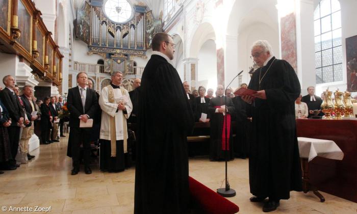 Einführung des neuen Augsburger Stadtdekans Michael Thoma durch Regionalbischof Axel Piper in der Kirche St. Anna in Augsburg