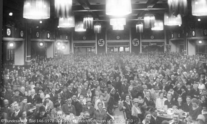 NSDAP-Versammlung im Bürgerbräukeller München (1923?).