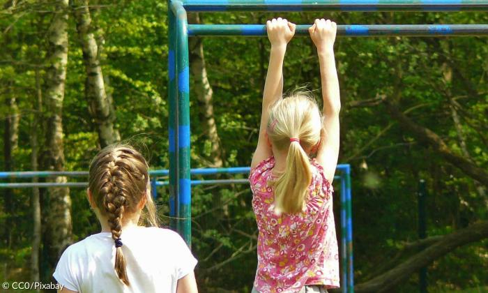 Kinder auf dem Spielplatz