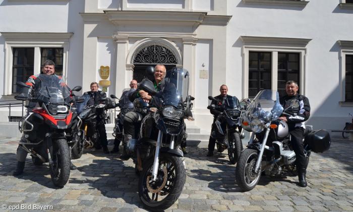 Biker Motorrad Pfarrer 