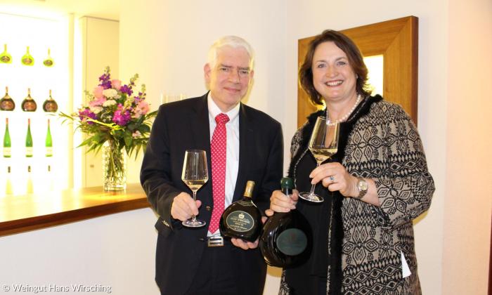Schuster und Wirsching trinken koscheren Wein aus Franken