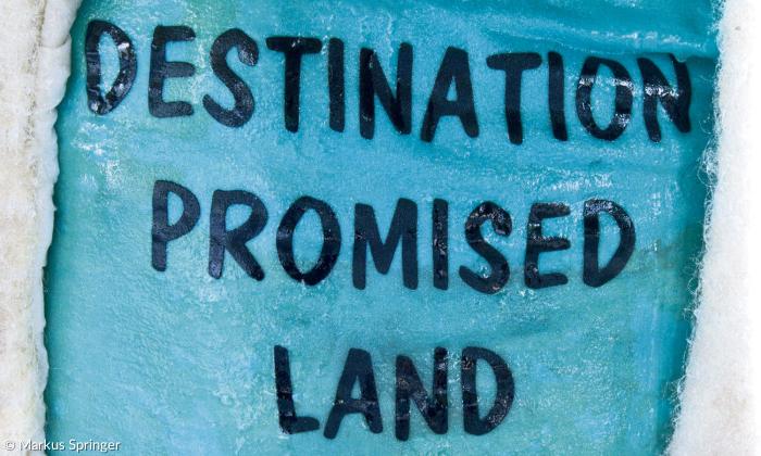 "Destination promised land - Reiseziel gelobtes Land": Böhler & Orendt, "Rast auf der Flucht vor der Auseinandersetzung mit der Abgefucktheit des Ist-Zustands", Kunstpark Wildbad Rothenburg 2017.