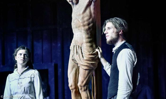 "Die Pest" in Oberammergau: Sophie Schuster als Zenz und Cengiz Görür als Vitus.