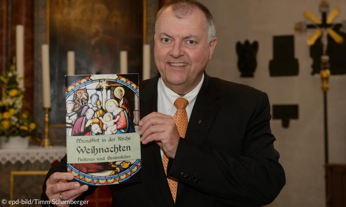 Der Lichtenauer Pfarrer Claus Ebeling mit Geschichten über und rund um Weihnachten im fränkischen Dialekt