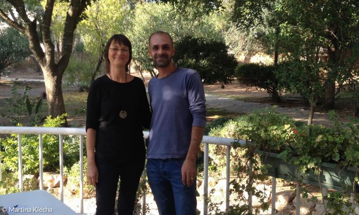 Pfarrerin Gabriele Zander und der Facility Manager George Mubarak