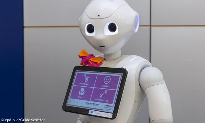 Pflegeroboter Digitalisierung Caritas Robbie Pepper