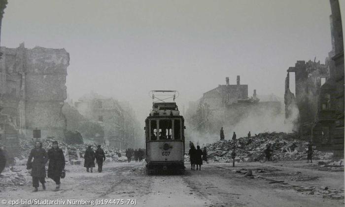 Zweiter Weltkrieg: Blick auf die Stadt Nürnberg nach dem Bombenangriff 1945